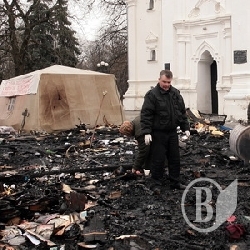 Згорів походний храм православних у Чернігові: Підпал? ФОТОрепортаж