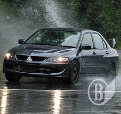 Mitsubishi зніс кіоск Mitsubishi зніс кіоск