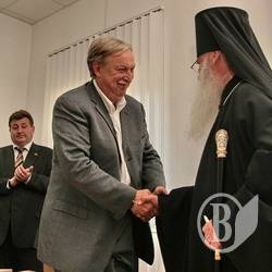 Держава, бізнес і церква домовились виховувати дітей. ФОТО Держава, бізнес і церква домовились виховувати дітей. ФОТО