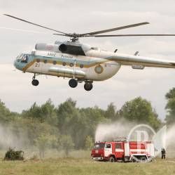 Навчання МНС в Ніжині: Гасіння пожежі і десантування з гелікоптера. ФОТОрепортаж Навчання МНС в Ніжині: Гасіння пожежі і десантування з гелікоптера. ФОТОрепортаж