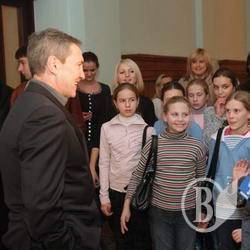 Черновецький зустрів дітей з села Кучми. ФОТОрепортаж