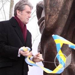 Ющенко відкрив композицію «Гетьманська слава». ФОТОрепортаж Ющенко відкрив композицію «Гетьманська слава». ФОТОрепортаж