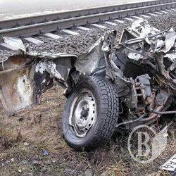 Поїзд розтрощив ВАЗ. ВІДЕО Поїзд розтрощив ВАЗ. ВІДЕО
