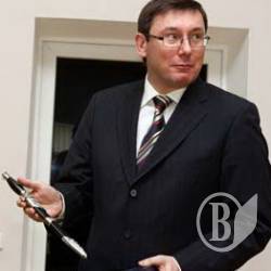 Юрій Луценко пішов у відставку