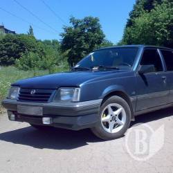Водій загинув при зіткненні автомобіля з деревом у Чернігівській області Водій загинув при зіткненні автомобіля з деревом у Чернігівській області