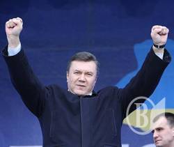 Янукович показав руку. І збрехав?