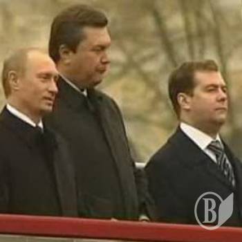 Янукович получил поздравления Медведева