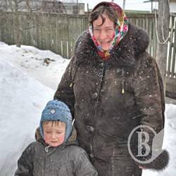 Виховують, навчають, лікують і хліб вирощують Виховують, навчають, лікують і хліб вирощують