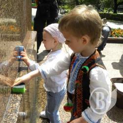 Як Шевченка помили від бруду. ФОТО Як Шевченка помили від бруду. ФОТО