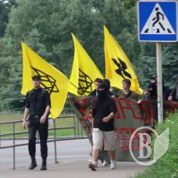 Патриот Украины прославил маршем белого человека и традиционную ориентацию Патриот Украины прославил маршем белого человека и традиционную ориентацию
