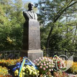 Вшанування Михайла Коцюбинського до 146-річчя з дня народження. ФОТОрепортаж Вшанування Михайла Коцюбинського до 146-річчя з дня народження. ФОТОрепортаж