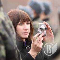 Так проводжають в армію батьки, сестри і наречені. ФОТО Так проводжають в армію батьки, сестри і наречені. ФОТО