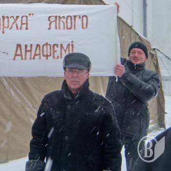 Жителі «походного храму» гаряче зустріли Філарета у Чернігові. ВІДЕО Жителі «походного храму» гаряче зустріли Філарета у Чернігові. ВІДЕО