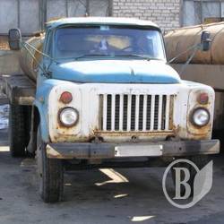 Вантажівка загуркотіла в кювет Вантажівка загуркотіла в кювет