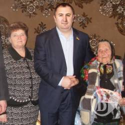 Анатолій Мирошниченко привітав Анастасію Купенко зі 100-річним ювілеєм Анатолій Мирошниченко привітав Анастасію Купенко зі 100-річним ювілеєм