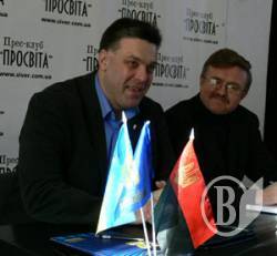 Тягнибок про дончан: Чем дольше правит Янукович, тем больше я люблю Бандеру Тягнибок про дончан: Чем дольше правит Янукович, тем больше я люблю Бандеру