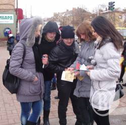 Податківці та студенти-волонтери разом Податківці та студенти-волонтери разом