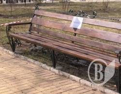На Валу встановили 2 нові лавочки. До Євро-2012 (Фото) На Валу встановили 2 нові лавочки. До Євро-2012 (Фото)