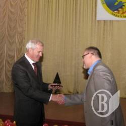 Кубок учнівської олімпіади з економіки тепер має Івано-Франківську прописку Кубок учнівської олімпіади з економіки тепер має Івано-Франківську прописку