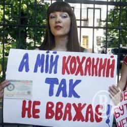 Відмінниці образилися на Табачника, бо той назвав їх некрасивими (Відео) Відмінниці образилися на Табачника, бо той назвав їх некрасивими (Відео)