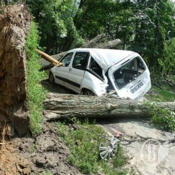 Буревій зносив цілі поверхи в будинках Буревій зносив цілі поверхи в будинках