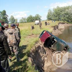 У Слобідці разом з авто обвалилася круча. Водій загинув (Фото) У Слобідці разом з авто обвалилася круча. Водій загинув (Фото)