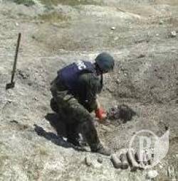 Адам з гранатами та снарядами Адам з гранатами та снарядами