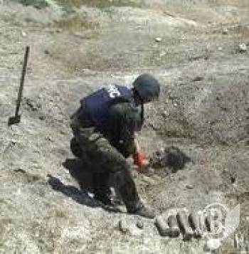 Адам з гранатами та снарядами Адам з гранатами та снарядами