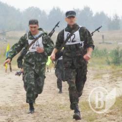 Наші військові посунули Президентський полк (фото) Наші військові посунули Президентський полк (фото)