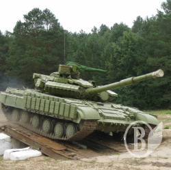 Військові вміють водити бойові машини(фото) Військові вміють водити бойові машини(фото)
