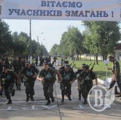 Лідирують криворізькі танкісти. Гончарівськ наступає на п’яти (фото) Лідирують криворізькі танкісти. Гончарівськ наступає на п’яти (фото)