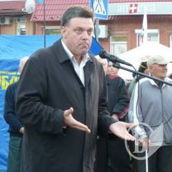 Тягнибок: Класний пацан Кличко просуває Регіони, а Королевська ходить під Путіним Тягнибок: Класний пацан Кличко просуває Регіони, а Королевська ходить під Путіним