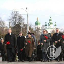 Як відзначають 68у річницю визволення України у Чернігові (фото) Як відзначають 68у річницю визволення України у Чернігові (фото)