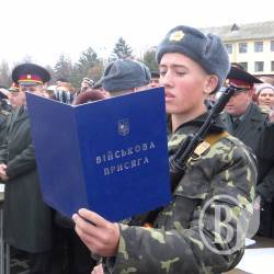 На вірність Україні присягнули більше 2 тисяч строковиків (фото) На вірність Україні присягнули більше 2 тисяч строковиків (фото)