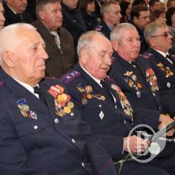 Відзнаки, нагороди та продукти – міліція вшанувала своїх ветеранів (фото) Відзнаки, нагороди та продукти – міліція вшанувала своїх ветеранів (фото)