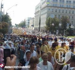 Патріарх Філарет без охорони провів молебень на Володимирській гірці для тисяч українців (ФОТО) Патріарх Філарет без охорони провів молебень на Володимирській гірці для тисяч українців (ФОТО)