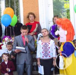 Карлсон у Чернігові створював настрій у День знань Карлсон у Чернігові створював настрій у День знань