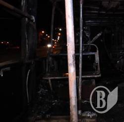  Тролейбус згорів у Чернігові. Пасажири повискакували