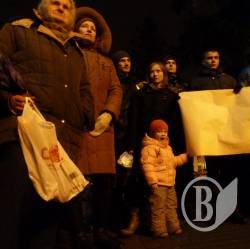 Чернігівський Євромайдан 28 листопада – гарячий чай, кава і метри підписів за Угоду з ЄС Чернігівський Євромайдан 28 листопада – гарячий чай, кава і метри підписів за Угоду з ЄС