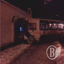 Божевільний тролейбус кинувся на свою диспетчерську в Чернігові Божевільний тролейбус кинувся на свою диспетчерську в Чернігові