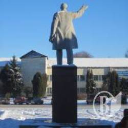 Семенівці поклали голови своїх керівників, не забули і про Леніна Семенівці поклали голови своїх керівників, не забули і про Леніна