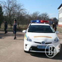 Сільські діти зраділи патрульному авто – просто шквал емоцій Сільські діти зраділи патрульному авто – просто шквал емоцій