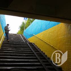 Чернігівські підземки вдягнули у національні кольори Чернігівські підземки вдягнули у національні кольори