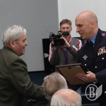 Філашкін привітав сивочолих ветеранів Філашкін привітав сивочолих ветеранів