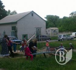 В Чернігові встановлено іще два дитячі майданчики В Чернігові встановлено іще два дитячі майданчики