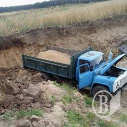 Безглузда смерть під чужим піском Безглузда смерть під чужим піском