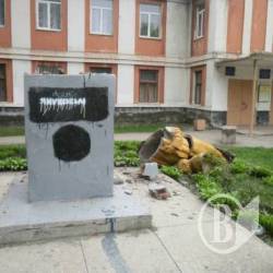 Дайош дитячі майданчики на місці совєцьких ідолів Дайош дитячі майданчики на місці совєцьких ідолів
