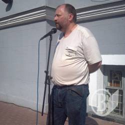 Поводир Антошин зайшов у гості до Івашка з «купкою» пенсіонерів Поводир Антошин зайшов у гості до Івашка з «купкою» пенсіонерів