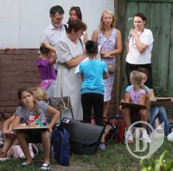 Юні художники малюють пейзажі для Сотбі – фото,відео Юні художники малюють пейзажі для Сотбі – фото,відео
