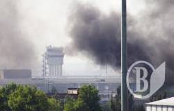Кіборги відбили атаки бойовиків біля аеропорту Донецька Кіборги відбили атаки бойовиків біля аеропорту Донецька